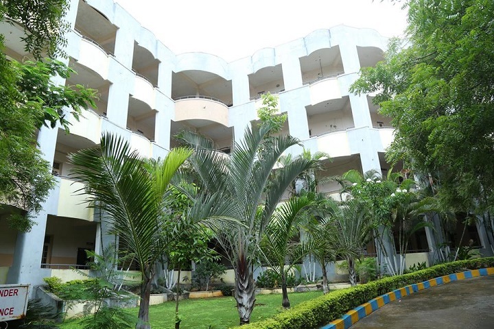 https://cache.careers360.mobi/media/colleges/social-media/media-gallery/3824/2019/3/28/College Building View of Malla Reddy Engineering College Hyderabad_Campus-View.jpg